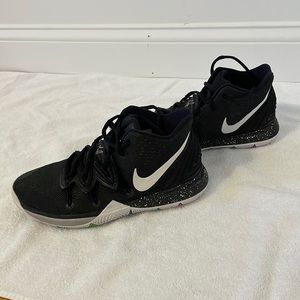Nike Kyrie sneakers size 5 youth